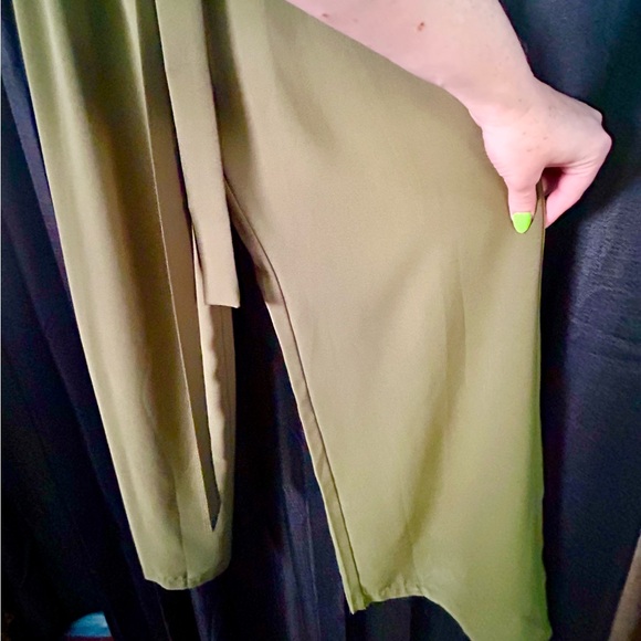 Pretty Garden Olive Green Bubble-Sleeve Belted Jumpsuit, Size S - Picture 6 of 11
